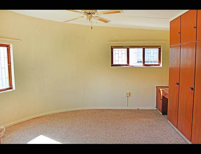 2 BEDROOM HOUSE FOR SALE IN KLEINMOND CENTRAL